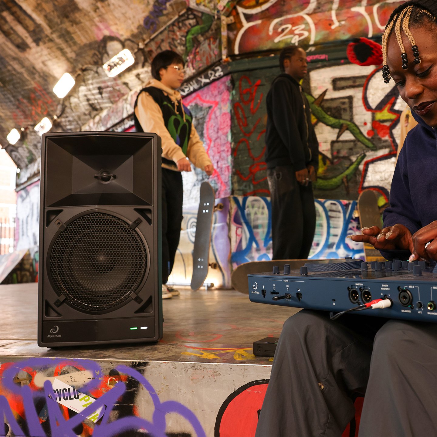 ALPHATHETA WAVE-EIGHT 8" portable DJ speaker with SonicLink - Image 3
